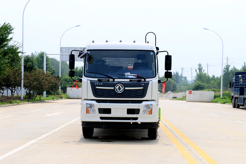 东风天锦压缩垃圾车高清图